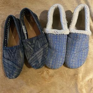 Woman's size 6 toms 2 pairs lightly used